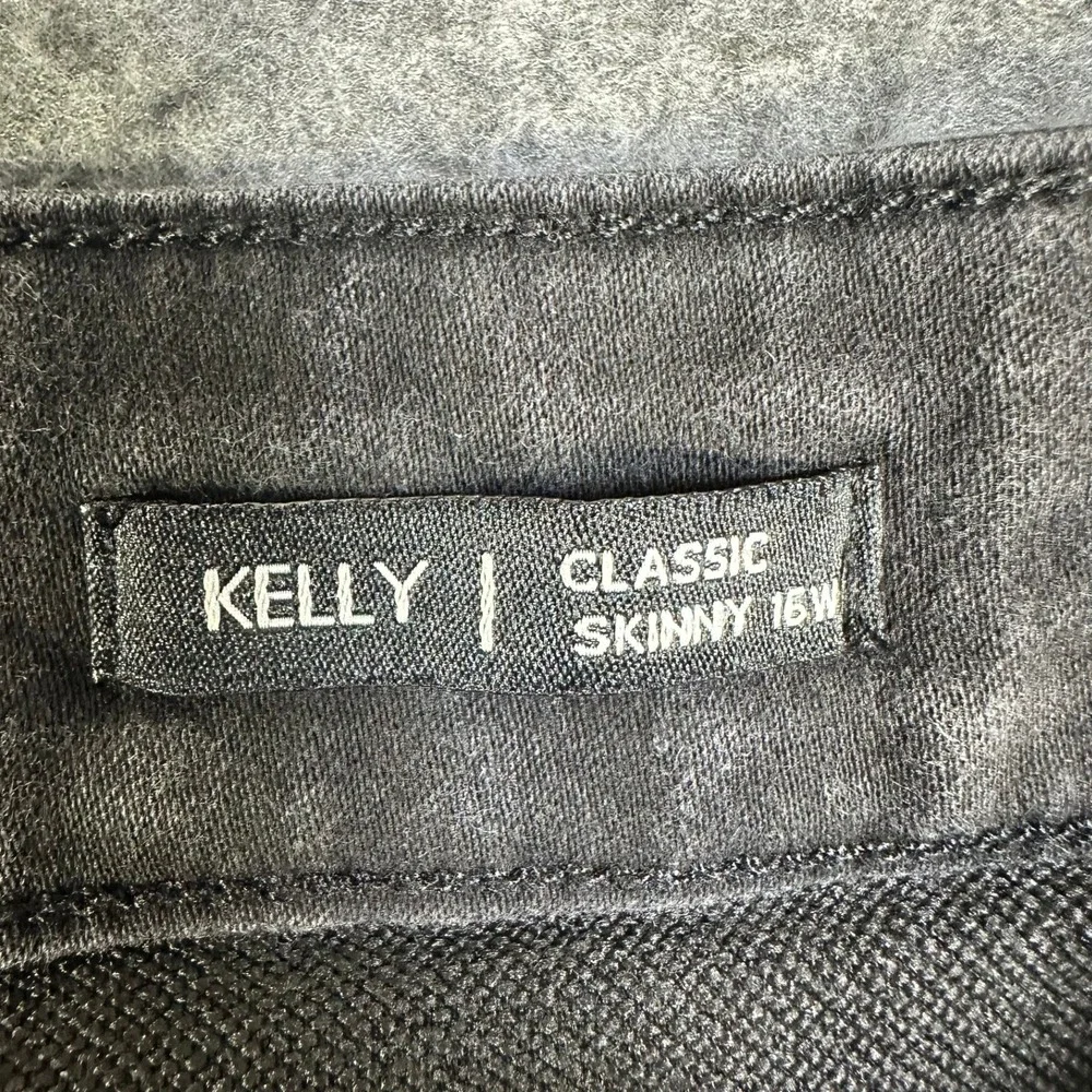 Tahari Kelly Classic Skinny Jeans Mens 16W Faded Black Stretch Denim Pants